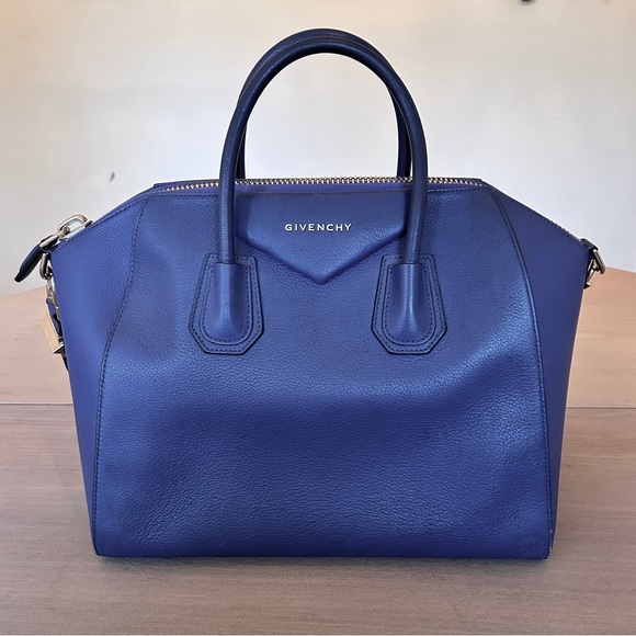 Givenchy Medium Blue Antigona - Picture 1 of 17